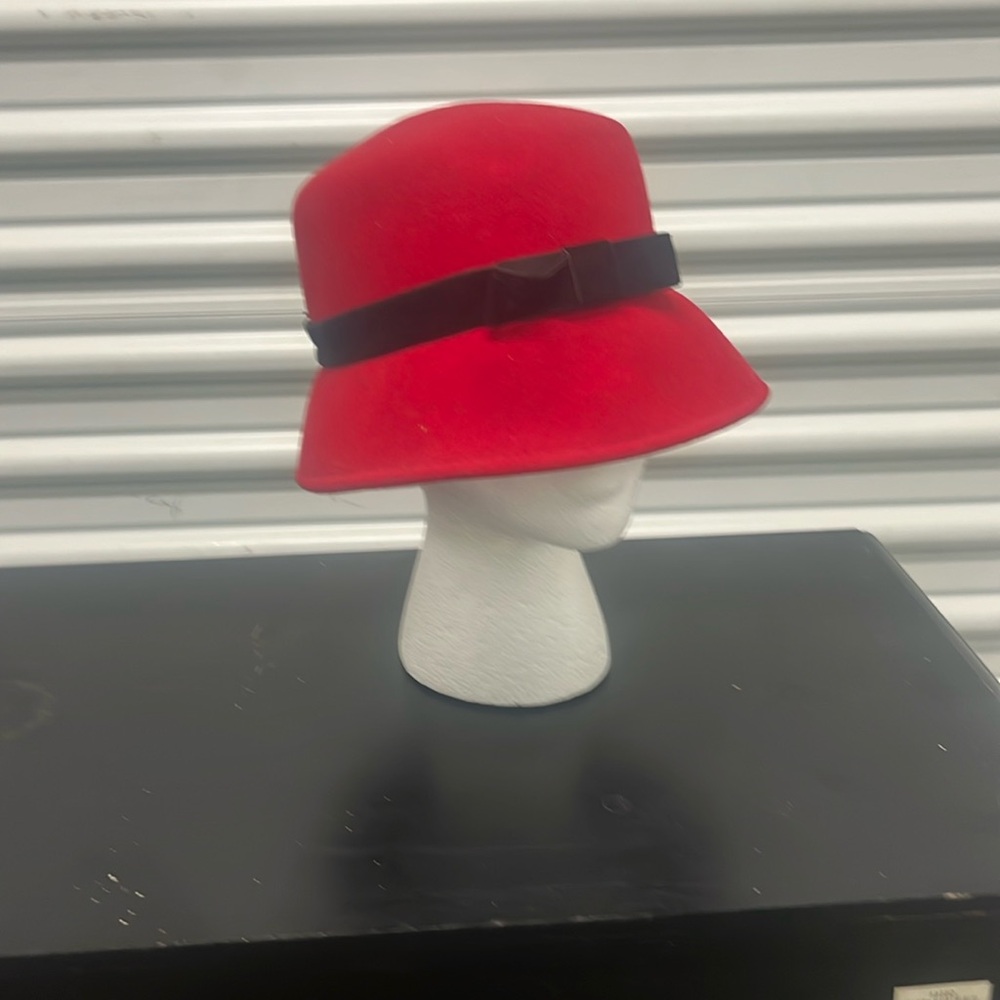 London fog woman hat